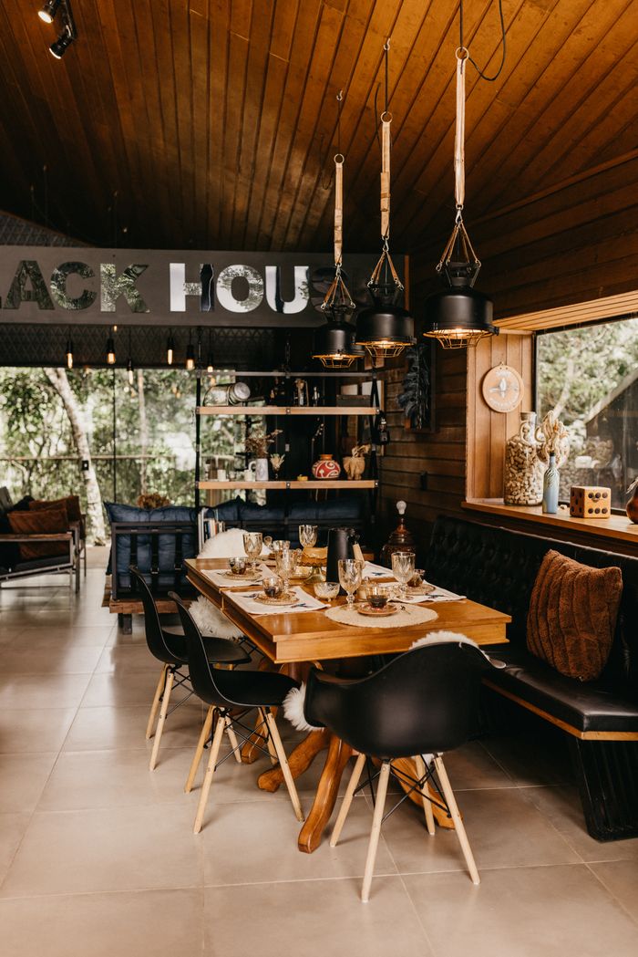 services-02 Rustic dining area with wooden elements and modern decor in a cozy setting.